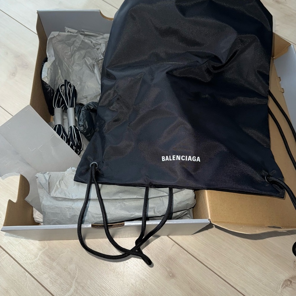 Balenciaga Track Triple Black - Picture 5 of 5